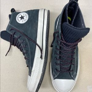 Black Converses for winter size 9